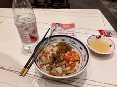 -阿瓦山寨·湘菜现炒·剁椒鱼头王(咸阳总店)
