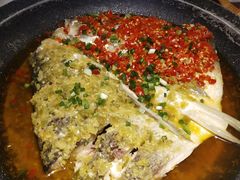 -阿瓦山寨·湘菜现炒·剁椒鱼头王(咸阳总店)