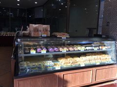 面包甜点陈列柜-赞记龙凤礼饼(广州市二宫向群宾馆店)