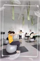 -小黑裙瑜伽·普拉提
