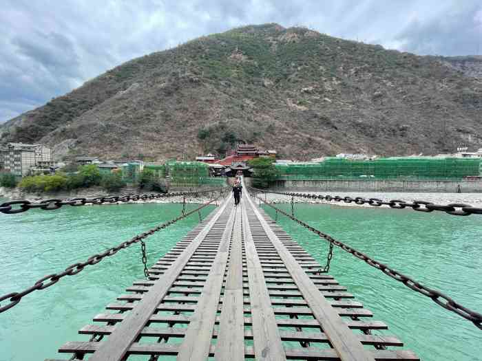 泸定桥景区-"泸定桥是成都到新都桥镇的第一站.人们常称.