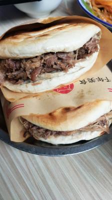 樊记腊汁肉夹馍(竹笆市店)-"「腊汁肉揪面片」这个还不错,一份正常量