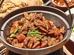 红烧肉煨油豆腐-吃饭皇帝大土家民族菜(荟聚店)