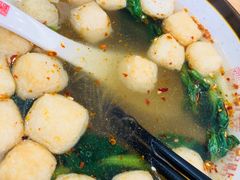 油豆腐粉丝汤-小姜锅贴(凤凰街店)