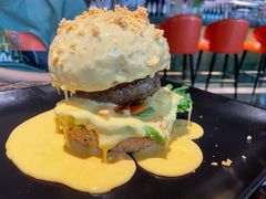 瀑布芝士牛肉汉堡-Let'sBURGERplus·非常创意汉堡(三里屯店)