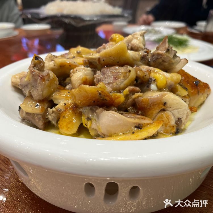 交通：就在番禺广场地铁H出口对面