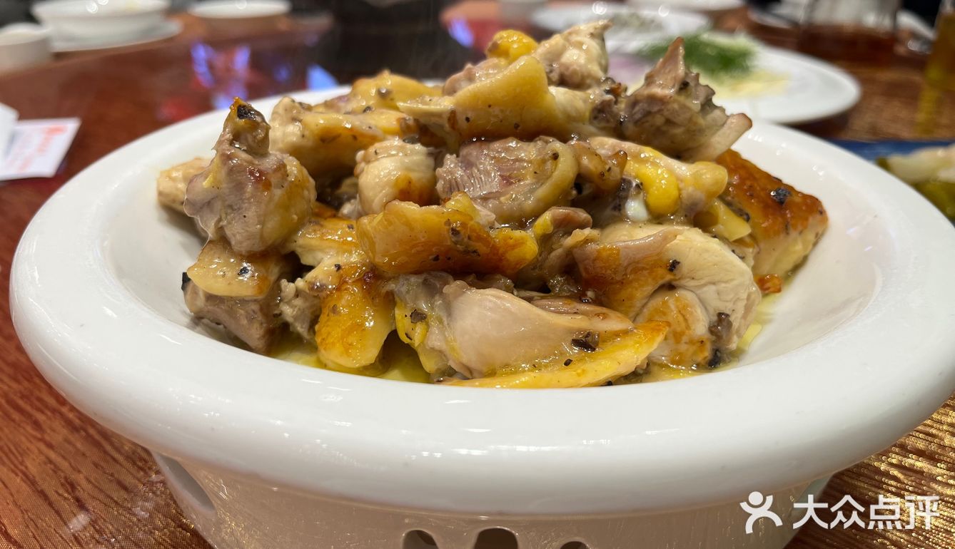 交通：就在番禺广场地铁H出口对面