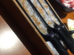 手工蟹籽鲜虾滑-清真·噃茄树黄柿子火锅