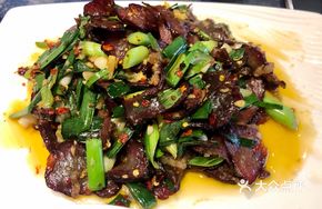 Stir-fried腊 Beef with Garlic and Chili