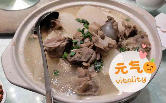 名厨世家(过桥米线旗舰店)-"位于象湖的这家过桥米线,生意还真挺火的