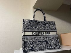 -DIOR迪奥(德基广场女装店)