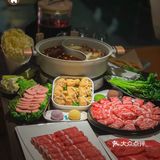 请问，星空🌃帐篷⛺️里吃一顿涮肉是什么感Jio ⁉️