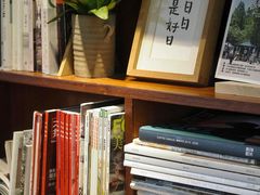 -彳亍咖啡·这里(水湾路店)