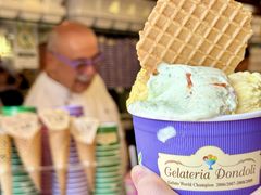 -Gelateria Dondoli