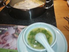 -洪氏嗨捞·广东猪肚鸡·椰子鸡火锅(西咸万象城店)