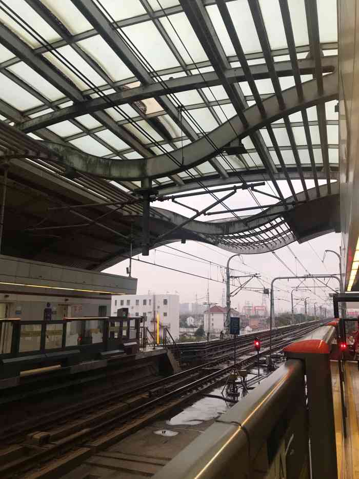 上海汽车城地铁站-"第一次跑这么远到汽车城坐地铁11号线,安.