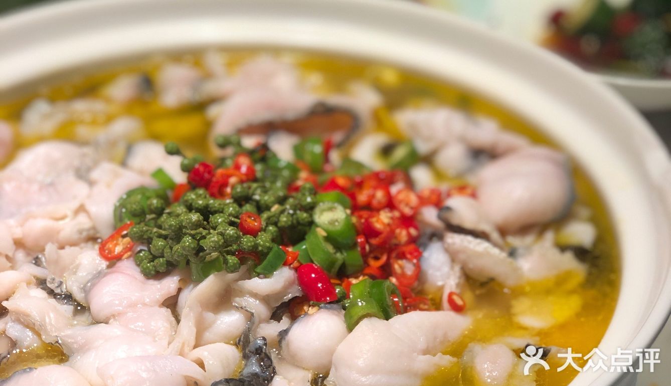 鱼肉紧致细嫩，青花椒恰到好处