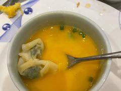 蟹粉小馄饨-新光酒家·河豚·海鲜·蟹料理(浦东店)