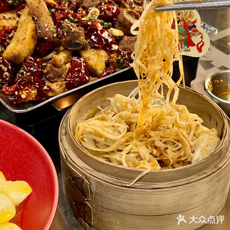 西安大唐不夜城最佳观景位竟然藏在陕菜烧烤店！