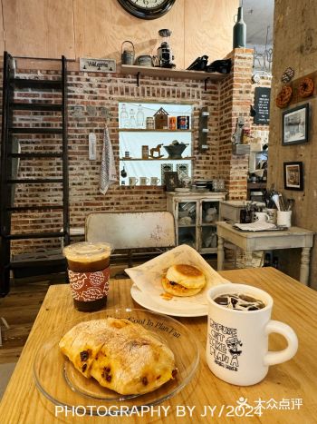 #打卡️# 旧店新开 乡野风面包咖啡店