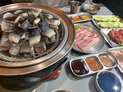 -围炉肉舍丹东海鲜烤肉·烤活鳗(步行街店)