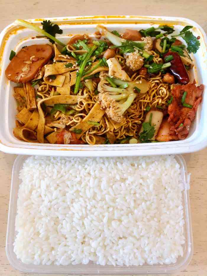 麻辣香锅订餐：城市美食新风尚