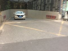 -万达广场菱角湖店-地面停车场
