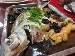 清蒸河鱼-亚荣河鲜