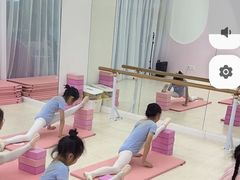 -韵姿少儿舞蹈(北外滩校区)