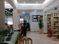 -曹家渡街道图书馆