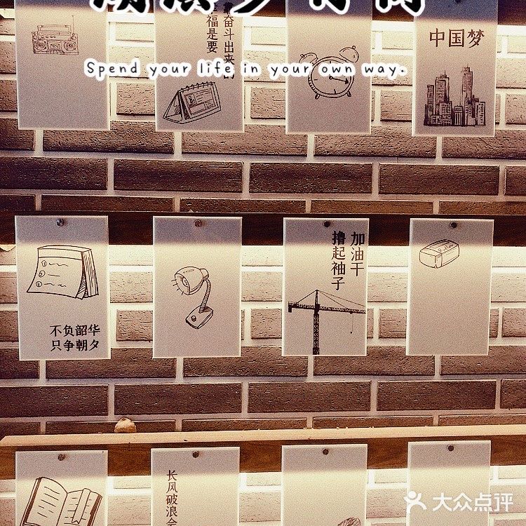 不逊色上海南京路的杭州湖滨步行街，具有年轻的朝气。