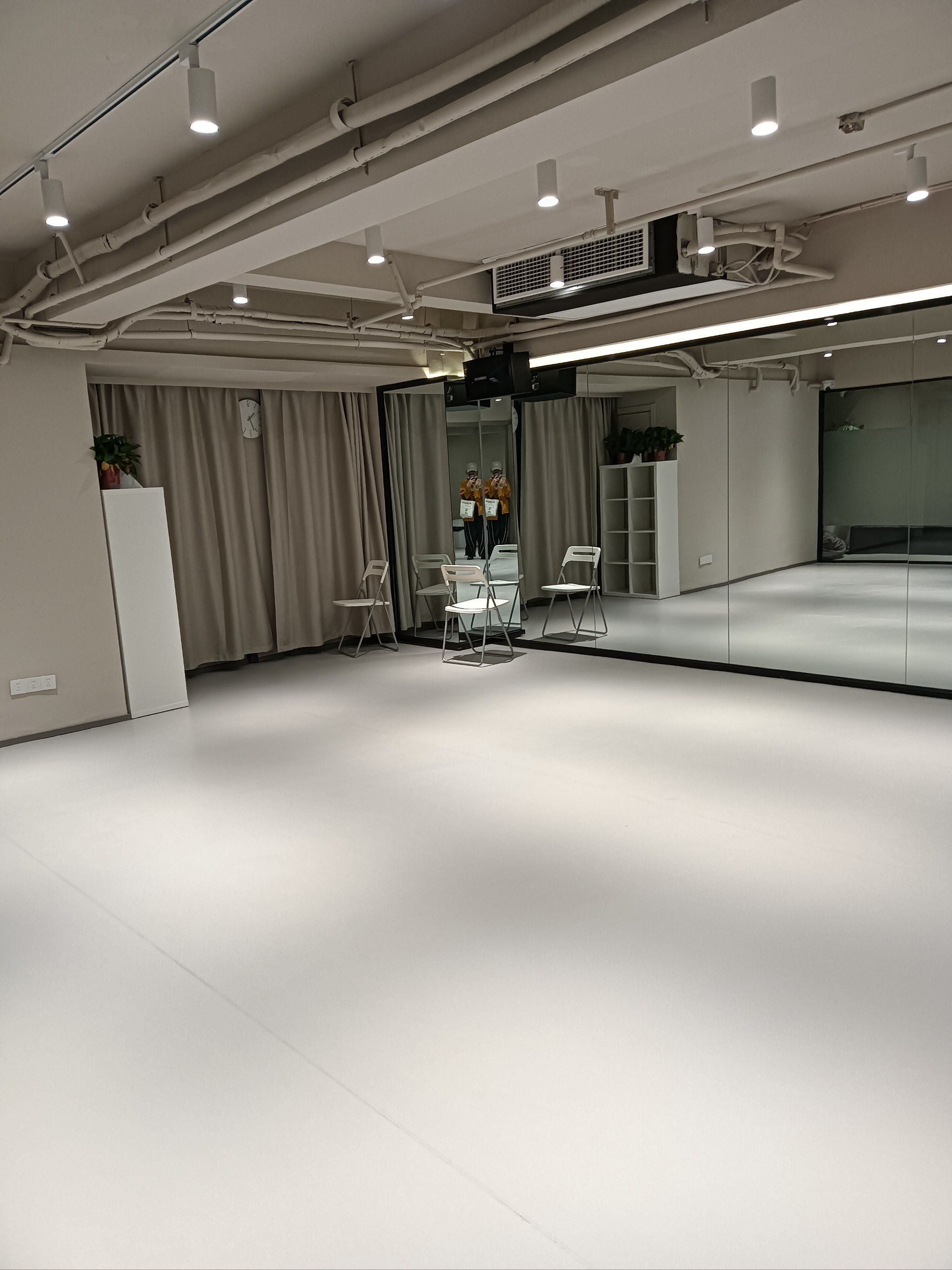 位于建邺万达的舞房