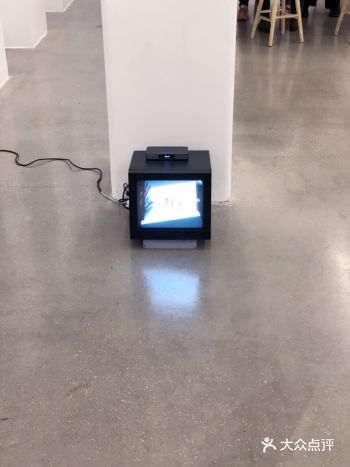 表面意义到象征意义的解读艺术家Francis Alÿs