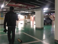 -静安大融城·停车场