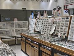 -美式眼镜·授权蔡司.依视路.尼康.豪雅.明月(人民广场店)