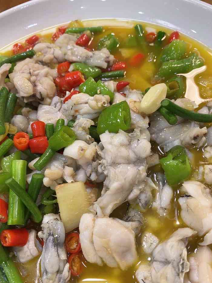 酸菜鱼毛血旺炒腰花味道还不错不过两个人吃三个荤菜还是有点多的后来