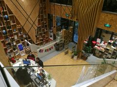 -新华里咖啡书吧(新华书店小寨店)