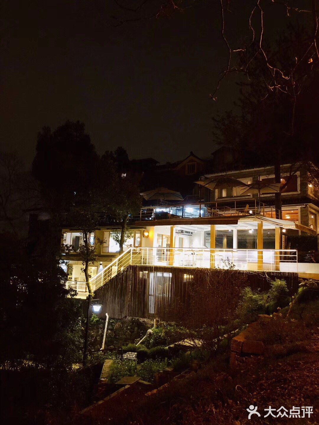 夜有一叶，日有一餐，足。此逍遥情人间少见。浮生可诗猫乎