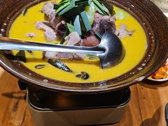 -帅巴人舅母子腊蹄民俗村
