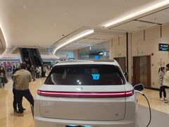 -理想汽车(世纪汇店)
