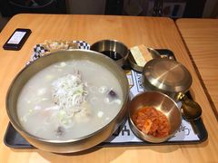 韩式参鸡汤-小韩屋韩国料理(上海湾店)