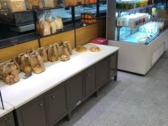 面包甜点陈列柜-面包新语(上地华联店)