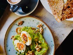 牛油果煮蛋吐司-RAC BAR(安福路店)