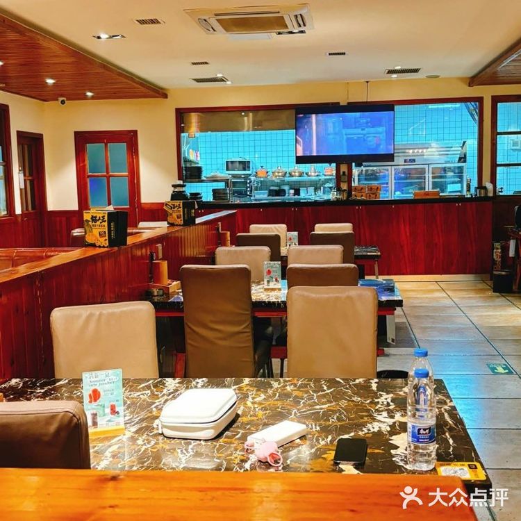 🍢烤串+羊蝎子锅！这家深夜食堂太绝了！