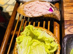 -老牌坊云南鱼豆花火锅(爱建店)
