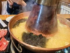 -果松木炭酸菜铜火锅·外婆参鸡汤