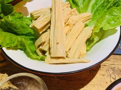 -虾弄弄海派小龙虾·牛羊蝎子火锅