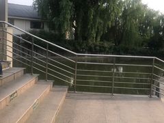 -平望服务区·停车场