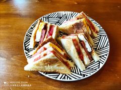 -初见咖啡(青大路店)