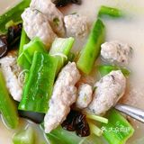 在赛车比赛现场吃美食！！！